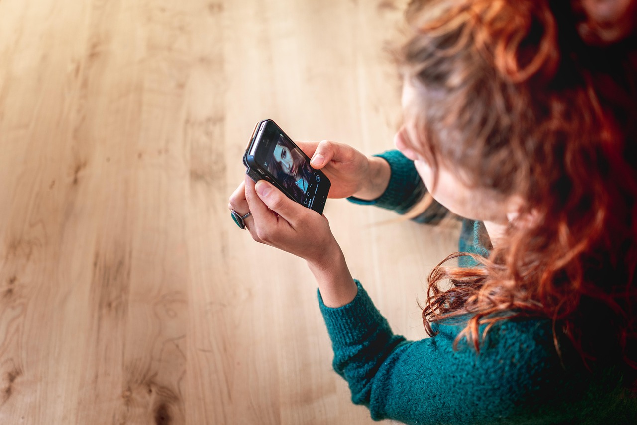 Professionelle Social-Media-Content-Produktion in einem modernen Unternehmen